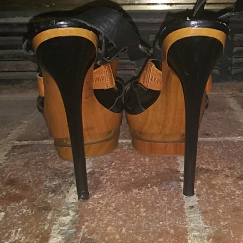 Shoes - Picture 4 of 4